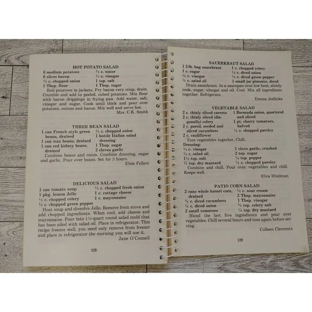 Wall Drug Store Cafe COOKBOOK South Dakota VTG 1980s Souvenir Pecan Rolls Recipe